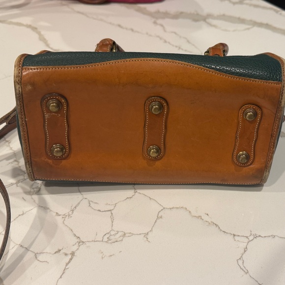 Classic Dooney & Bourke Green and Tan Shoulder Hand Bag - Picture 4 of 10